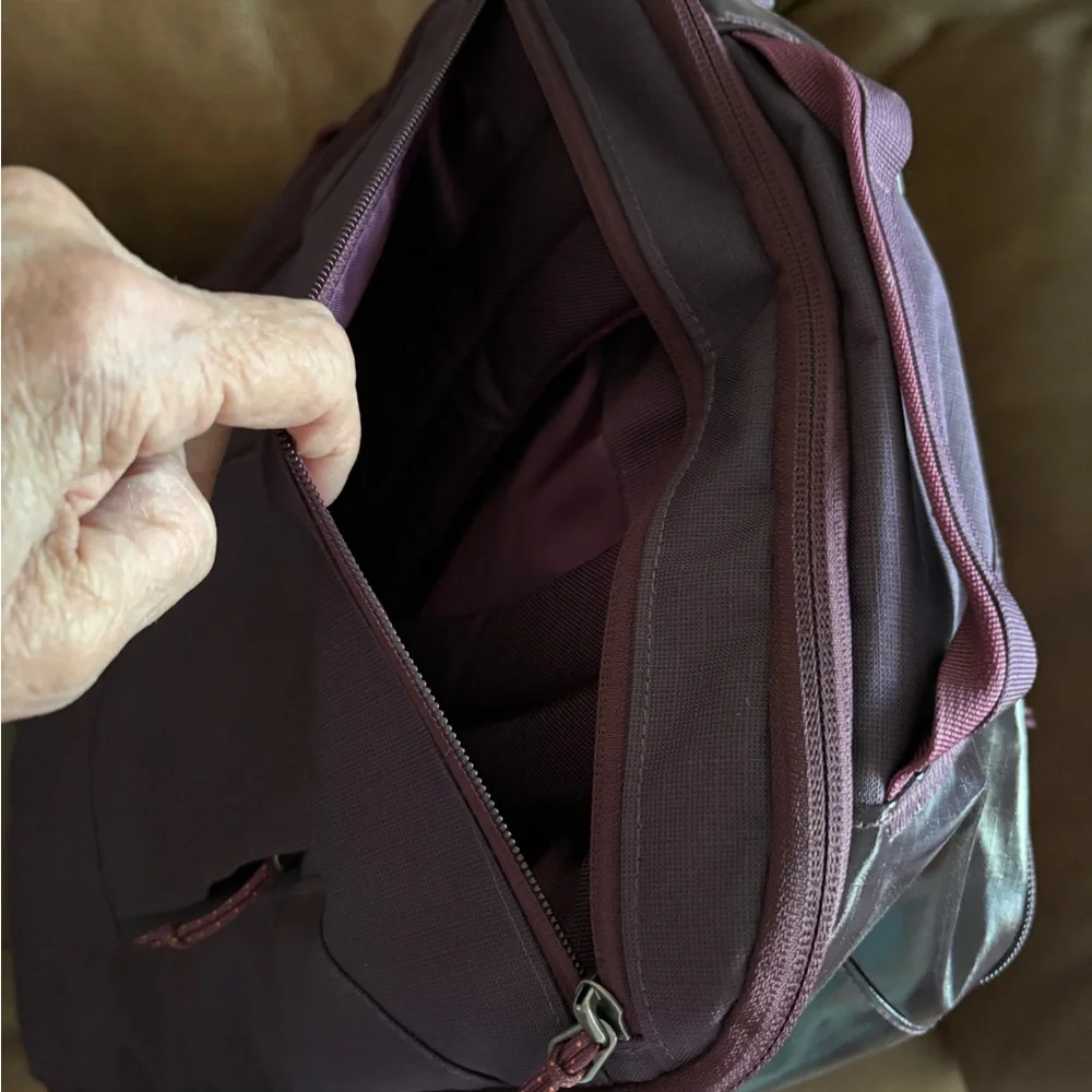 NWT Patagonia Black Hole Mini MLC 26L Travel Laptop Bag Pack Backpack #49265 - Picture 12 of 14